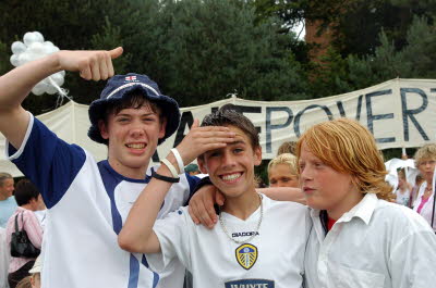 2 white bands 1 black